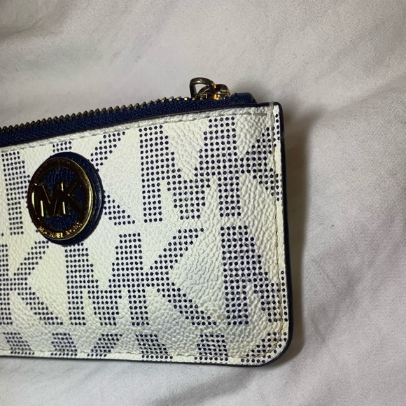Micheal Kors keychain wallet - Picture 9 of 16